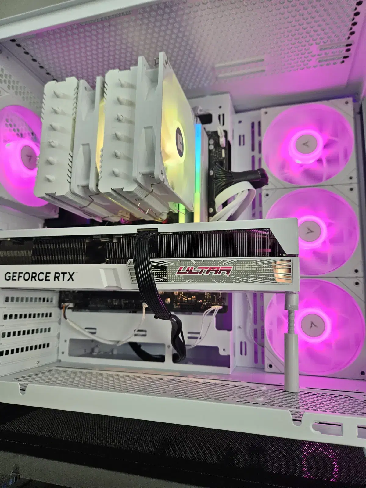 9800x3d, rtx4080 super 화이트 본체